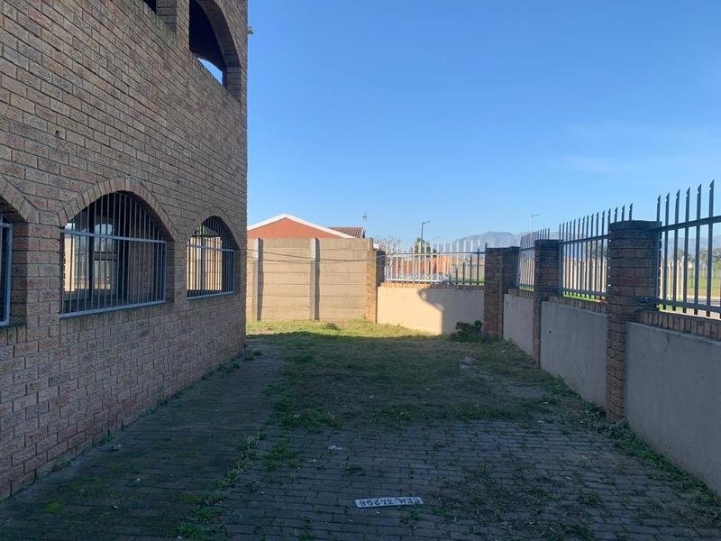 6 Bedroom Property for Sale in High Places Western Cape